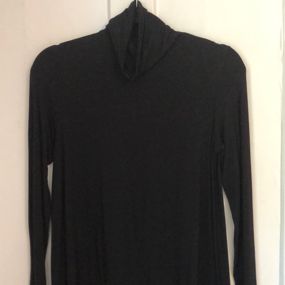 Black Flowey turtle neck